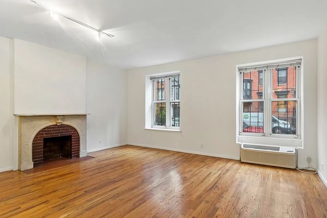 358 W  30th St #1A, New York, NY 10001