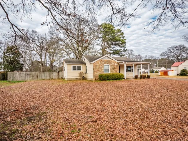 201 East St, Batesville, MS 38606