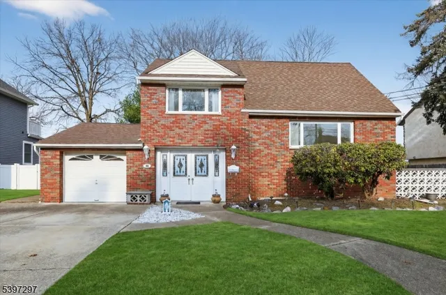 66 Jamros Ter, Saddle Brook, NJ 07663