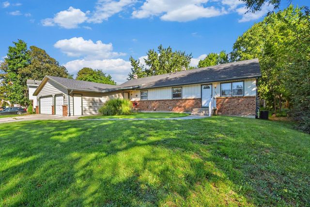 4860 Stauffer Ave SE, Kentwood, MI 49508