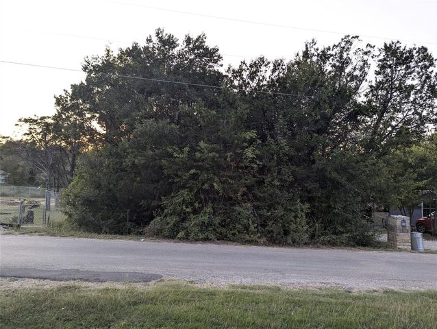 914 Indian Creek Dr, Granbury, TX 76048