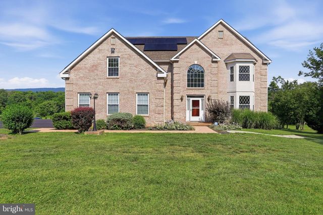 18 Treasure Dr, Martinsburg, WV 25401
