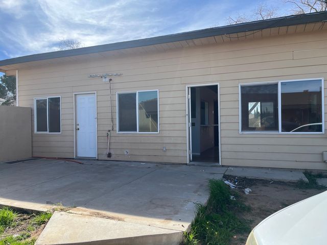 9445 Yucca St, Apple Valley, CA 92308