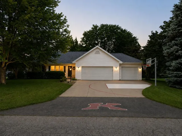 W2489 Clover Downs Ct, Appleton, WI 54915