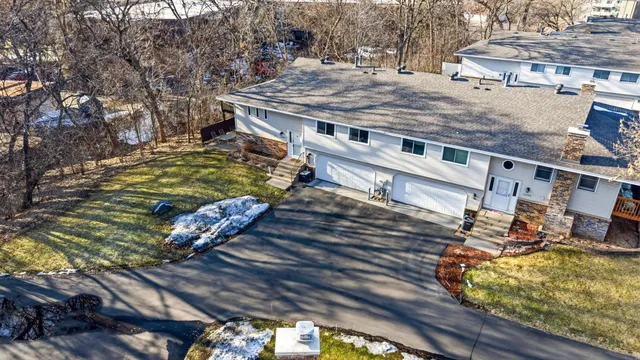 12222 Oak Leaf Cir, Burnsville, MN 55337