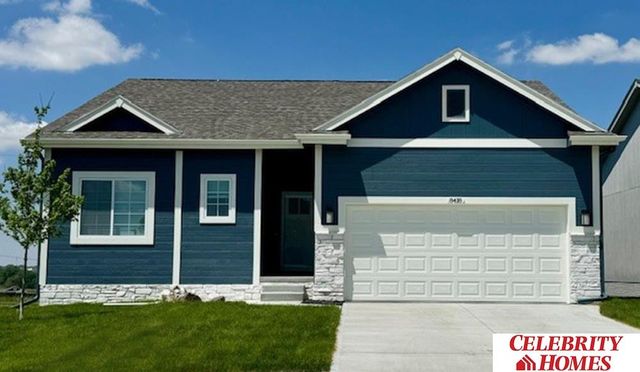 10575 Portage Dr, Papillion, NE 68046
