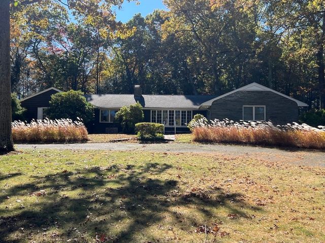 519 Lyon St, Ludlow, MA 01056