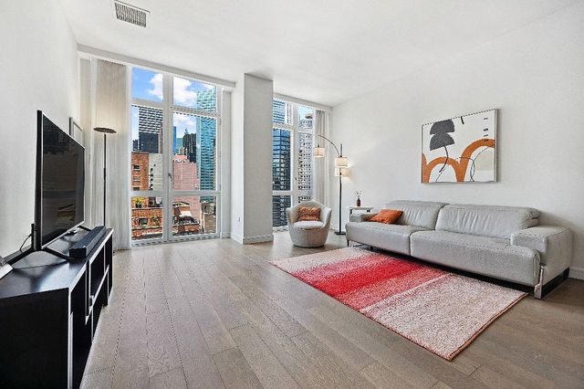 305 E  51st St #20B, New York, NY 10022