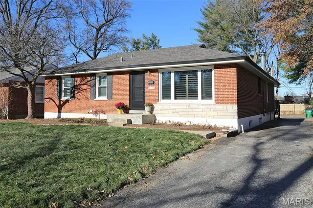 9845 Boulder Ct, Saint Louis, MO 63119