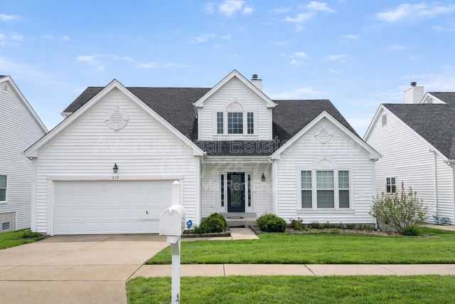 219 Strecker Farms Ct, Ballwin, MO 63011