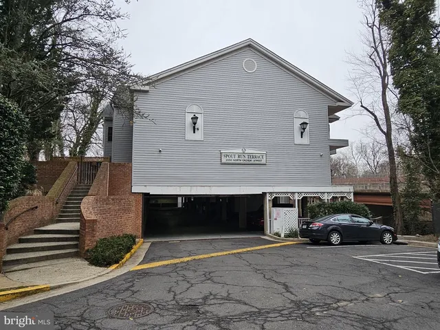 2050 N  Calvert St #308, Arlington, VA 22201