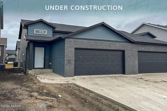 1848 Tobi Ln, Grand Forks, ND 58201