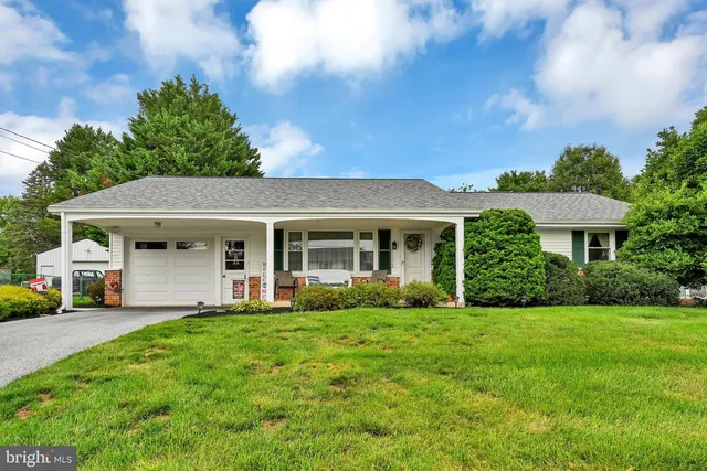 3455 Coronet Ave, Lancaster, PA 17601