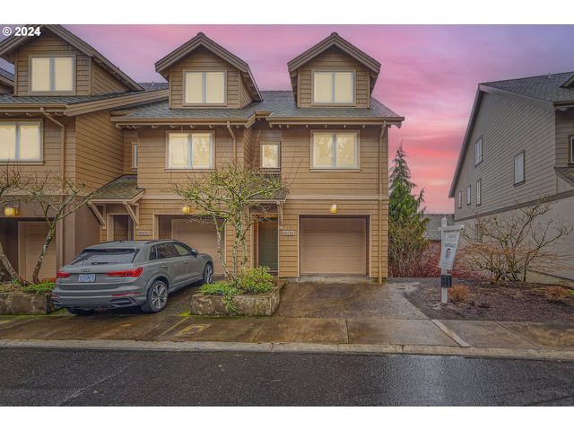 10232 NW Village Heights Dr, Portland, OR 97229