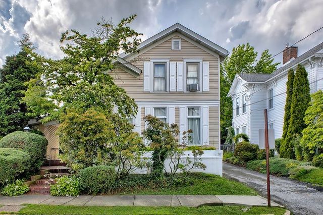200 College Ave, Mount Pleasant, PA 15666