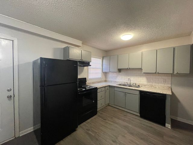131 Wall St #107, Warner Robins, GA 31088
