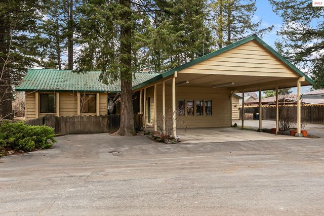 430 1st St, Priest River, ID 83856