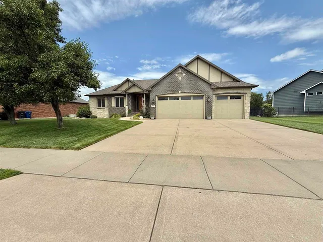 3005 N  Stone Lake Dr, Augusta, KS 67010