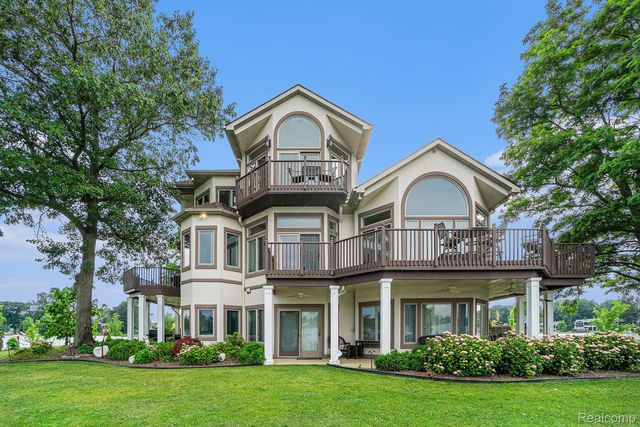 265 Lakeshore Dr, Battle Creek, MI 49015