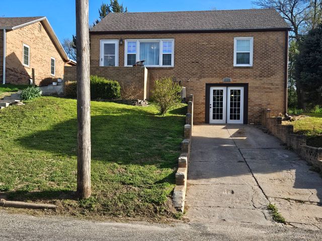 808 W  5th St, Concordia, KS 66901