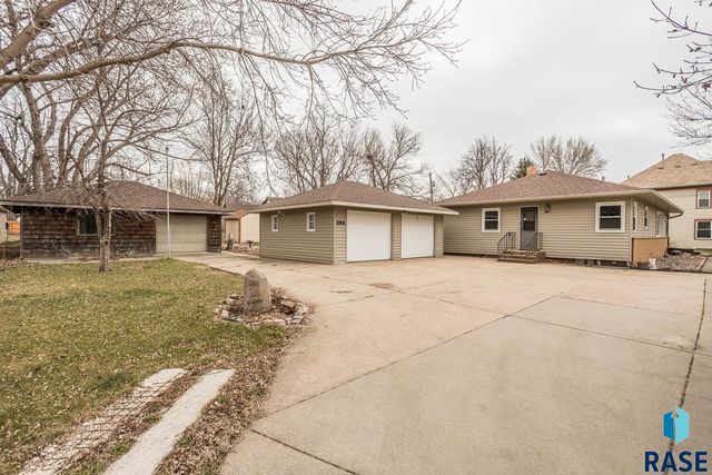 104 S  Sycamore Ave, Sioux Falls, SD 57110