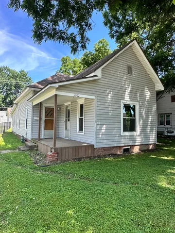 1202 S  Santa Fe Ave, Chanute, KS 66720