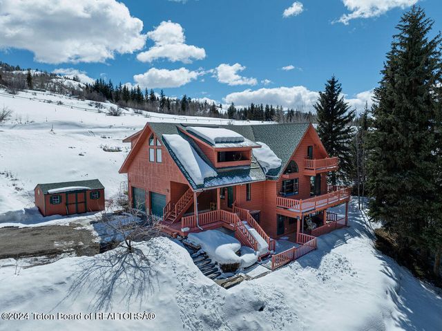 2425 E  Horse Creek Rd, Jackson, WY 83001