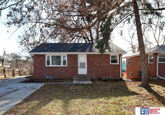 7351 Holdrege St, Lincoln, NE 68505