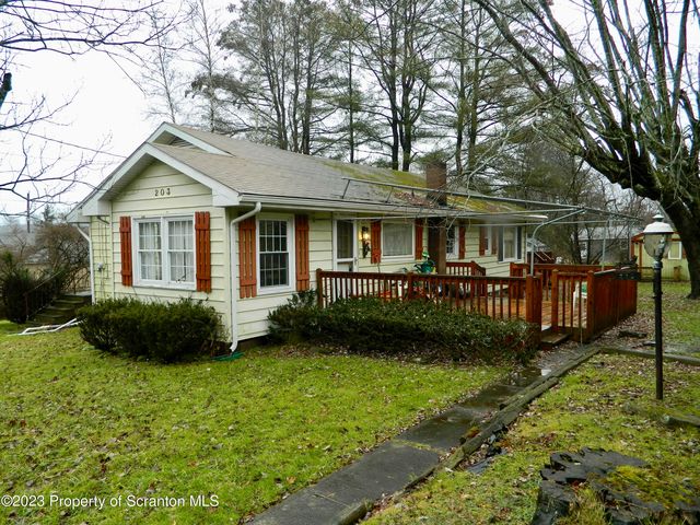 203 Park Ave, Clarks Summit, PA 18411