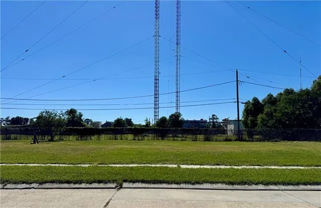 712 Daryl Dr, Chalmette, LA 70043