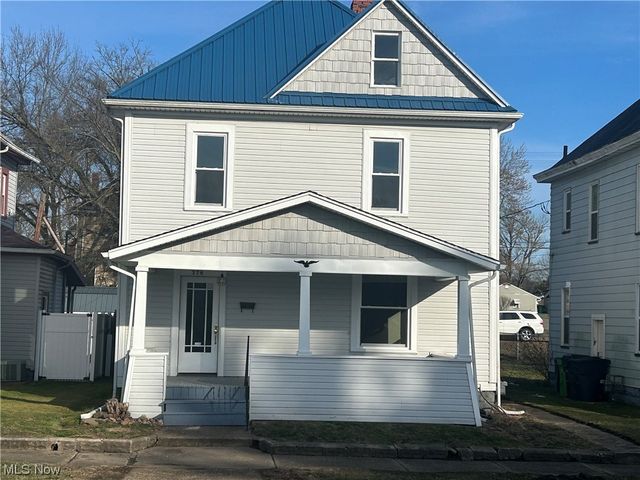 776 S  6th St, Coshocton, OH 43812