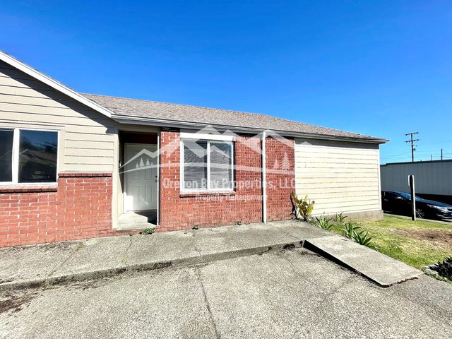 920 Winchester Ave #11, Reedsport, OR 97467