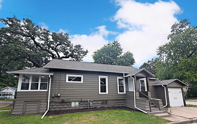 811 Randall Pl, Oshkosh, WI 54901