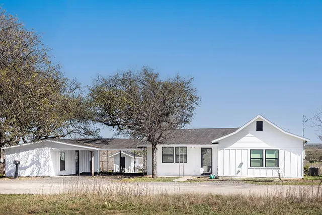 1815 S  Oak St, Brady, TX 76825