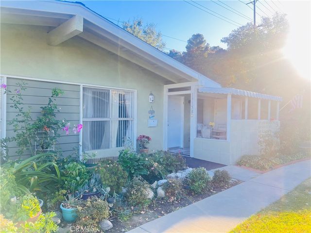 19158 Avenue Of The Oaks #D, Newhall, CA 91321