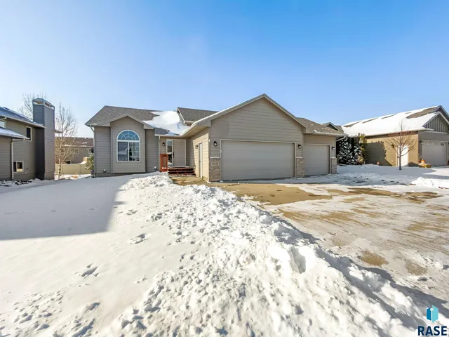2021 S  Shaw Ave, Sioux Falls, SD 57106