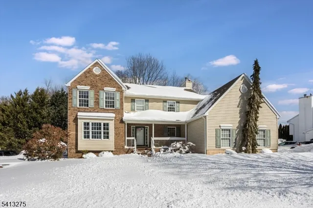 10 Hawthorn Dr, Succasunna, NJ 07876