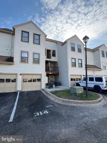 13409 Shady Knoll Dr #113, Silver Spring, MD 20904