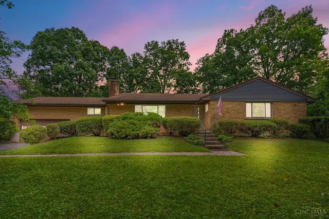 1976 Adams Rd, Cincinnati, OH 45231