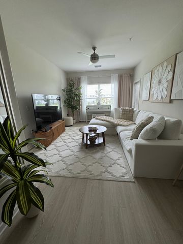 Address Not Disclosed, Davenport, FL 33897