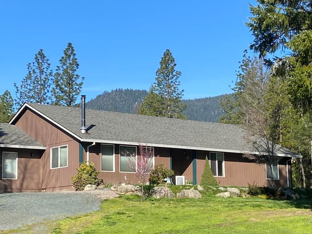 7437 W  Evans Creek Rd, Rogue River, OR 97537