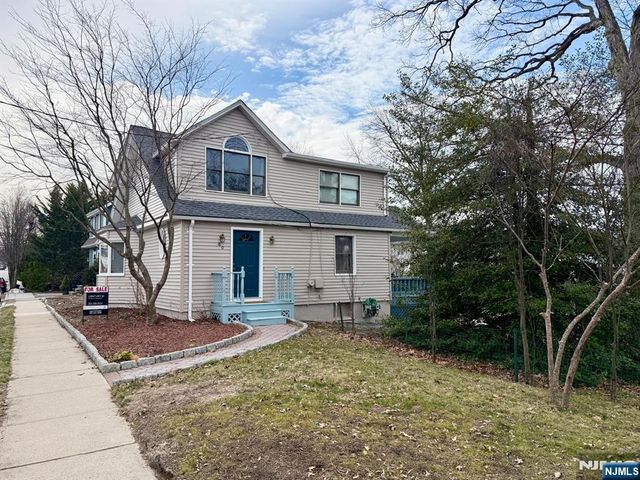 80 Roosevelt Ave, Bergenfield, NJ 07621
