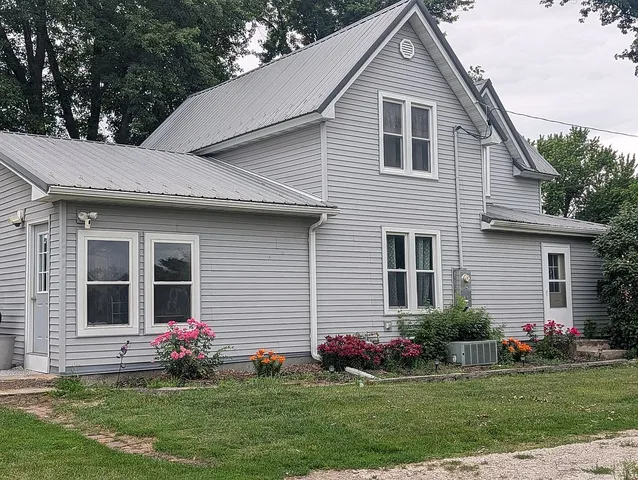 347 E  3rd St, Newell, IA 50568