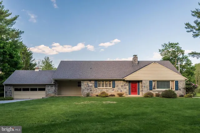 1515 N  Valley Rd, Malvern, PA 19355