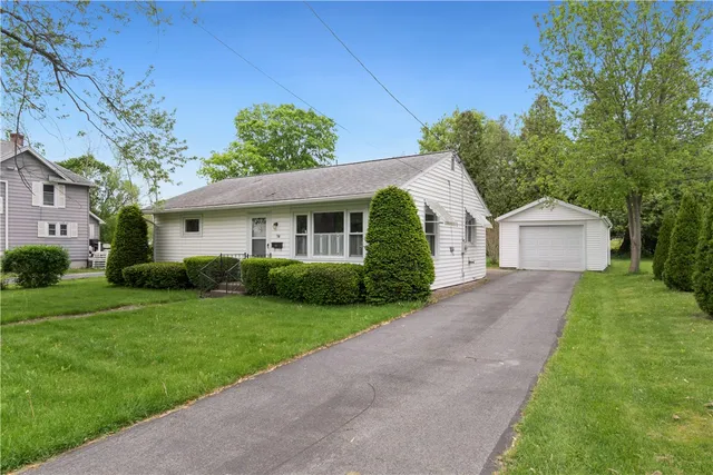 16 Myrtle Ave, Penn Yan, NY 14527