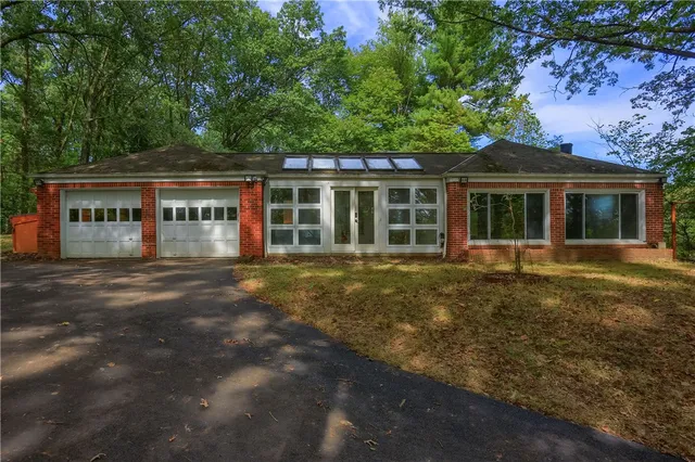230 Woodland Farms Rd, Pittsburgh, PA 15238