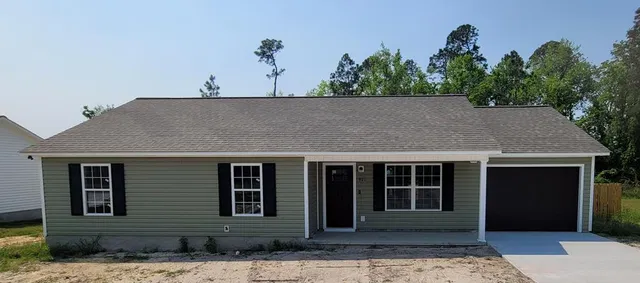 921 Evergreen Ln, Douglas, GA 31533