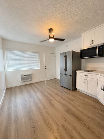11429 Hatteras St #1, North Hollywood, CA 91601