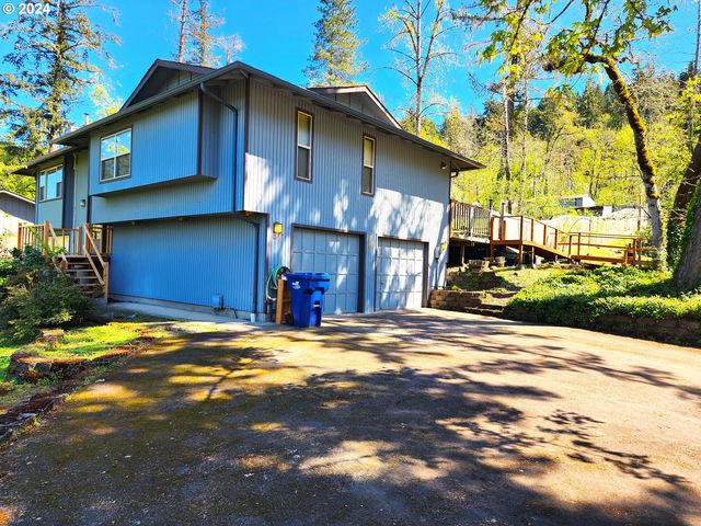 759 S  71st St, Springfield, OR 97478