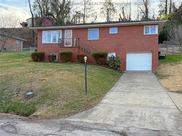 303 Knollwood Dr, Charleston, WV 25302